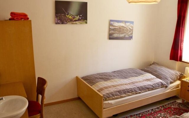 Chesa Albris Bed & Breakfast