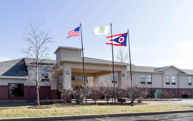Quality Inn & Suites Oakwood Village - Cleveland South