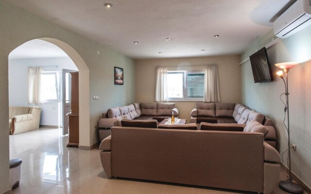 Nice Home in Sevid With 6 Bedrooms, Wifi and Outdoor Swimming Pool