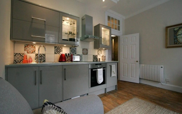 JOIVY Royal Mile Tower Apartment