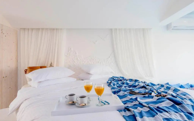 Kouros Home Hotel