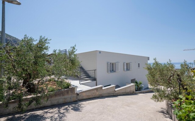 Beautiful Home in Makarska With Wifi and 2 Bedrooms