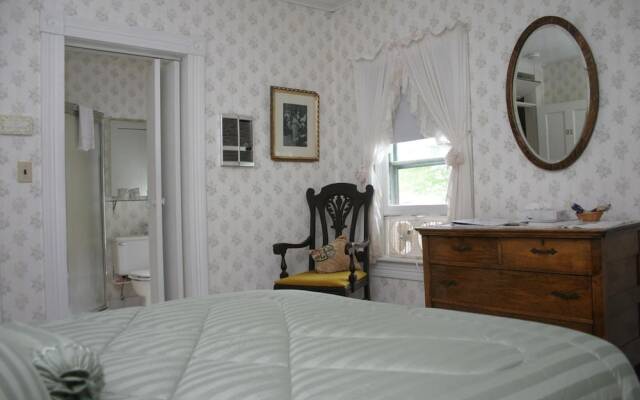 Inn at Starlight Lake & Restaurant