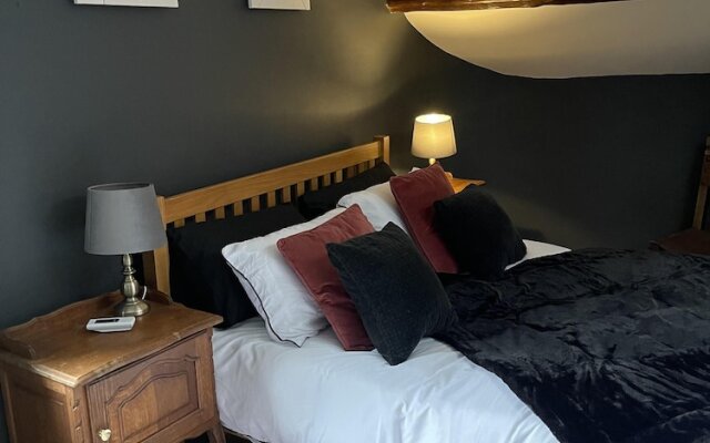 Stunning 2-bedroomed Cottage