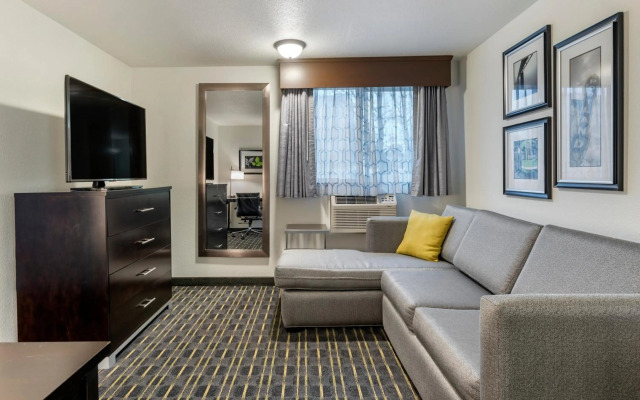 Comfort Inn & Suites Tigard near Washington Square
