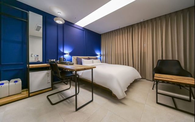 Yeoubi Hotel