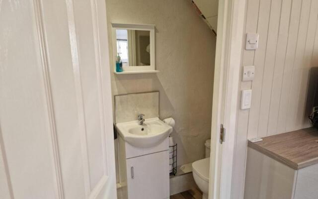 Carlisle Central, Cute Studio Appt, The Cupboard