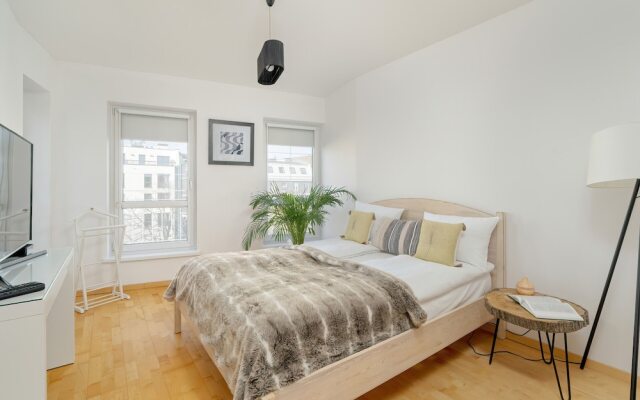 Apartment With Parking Poznań by Renters