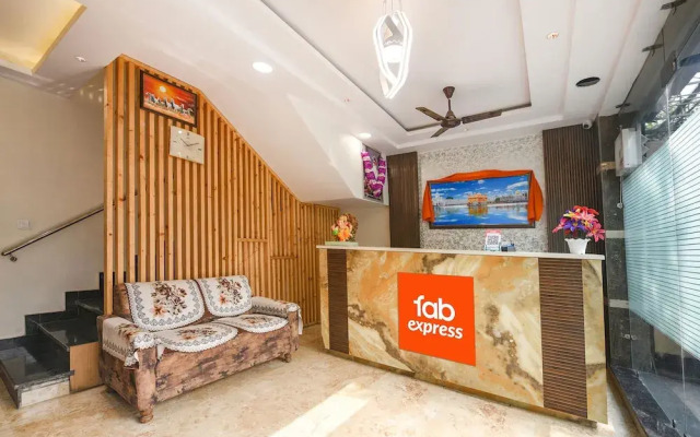 Fabhotel Golden Tree