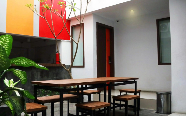 Front One Inn Sidoarjo