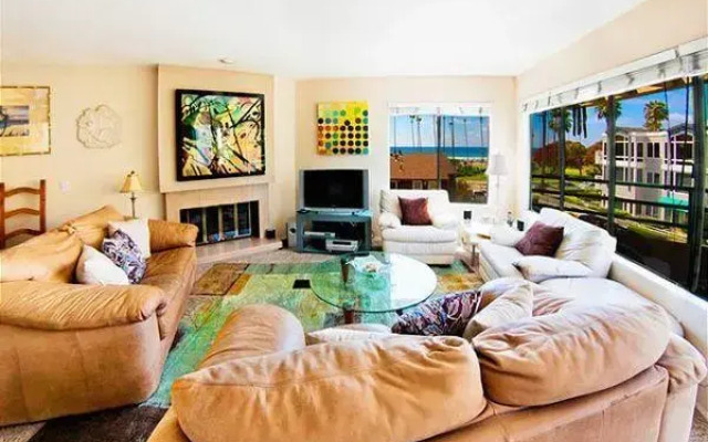 #8132 - La Jolla Shores Penthouse Two-Bedroom Apartment