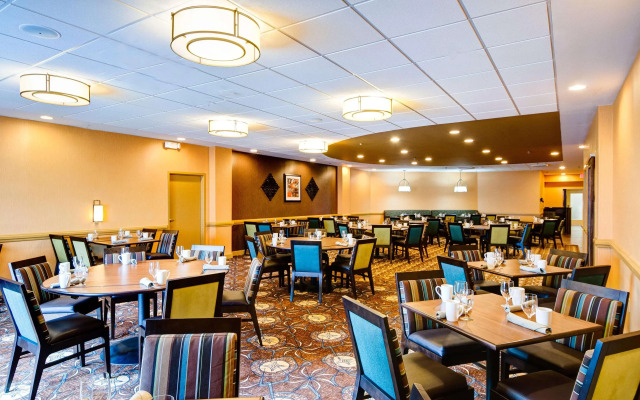 DoubleTree by Hilton Raleigh Brownstone University