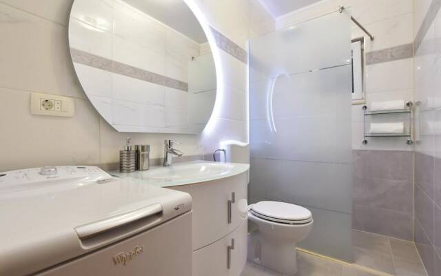 Stunning Home in Povlja With 4 Bedrooms, Wifi and Outdoor Swimming Pool