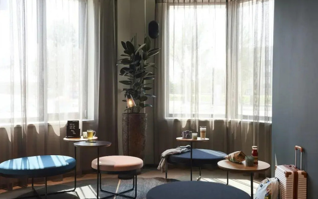 Moxy Amsterdam Schiphol Airport