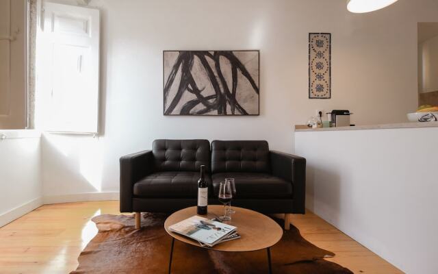 JOIVY Elegant 2BR Apt nearby tram 28E stop - Portas Sol