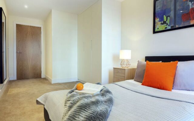 Canary Gateway, Canary Wharf