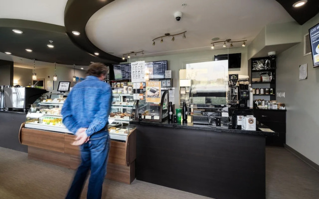 Home Inn and Suites Regina Airport