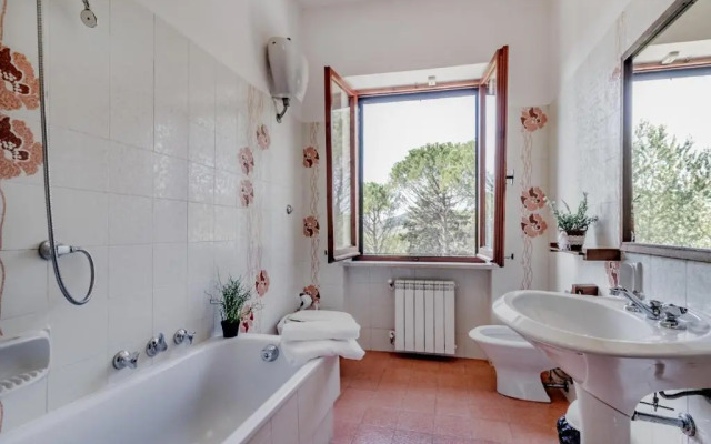 Beautiful 2-storey villa in Todi (room for 18)