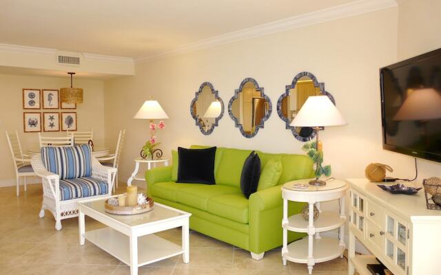 Cozy Beachfront Getaway With Pool and spa