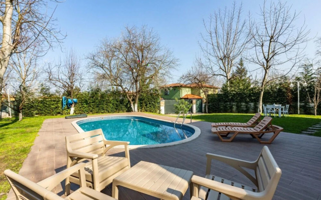 Duplex Villa With Pool and Garden in Sapanca