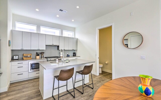 Central Denver Townhome w/ Rooftop + Views!