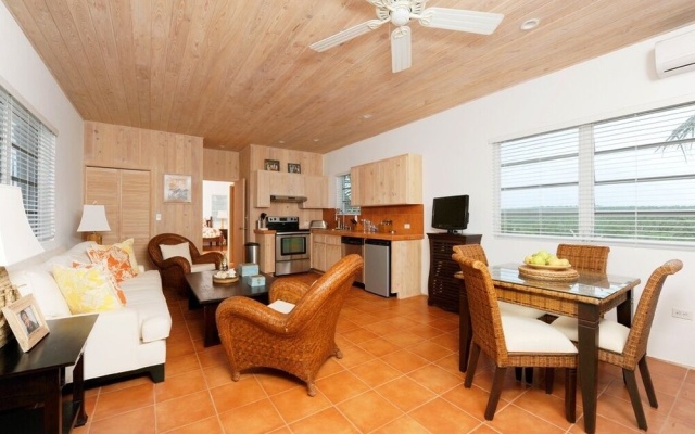 Goodwind & Cottage 6 Bedroom Home — фото 2