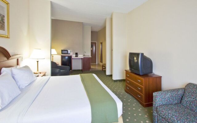 Holiday Inn Express Hotel and Suites Live Oak