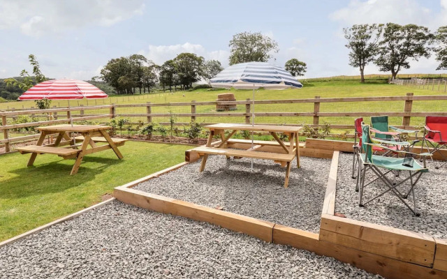 Lucky Clucky Lodge