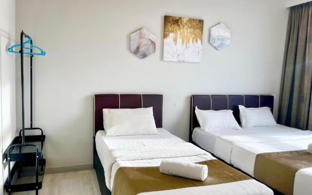 Sunset Seaview Vacation Condos @ Jesselton Quay