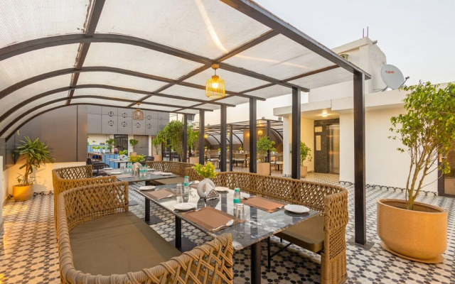 Saltstayz Premier - Paschim Vihar