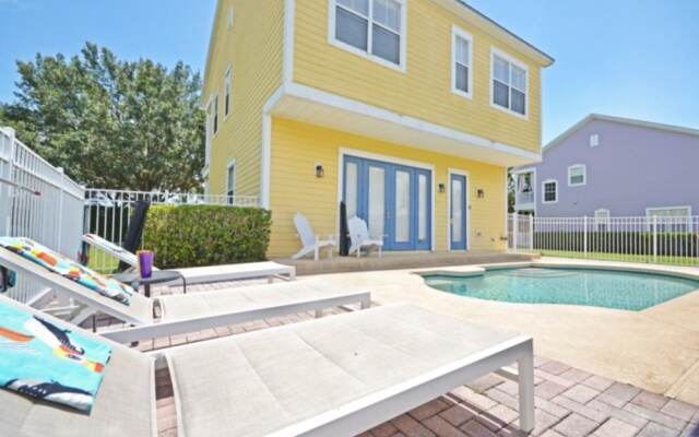 Reunion Retreat 3 Bedroom Home by RedAwning