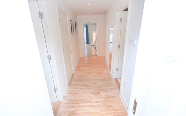 Grand Canal Quay Beautiful Apartment