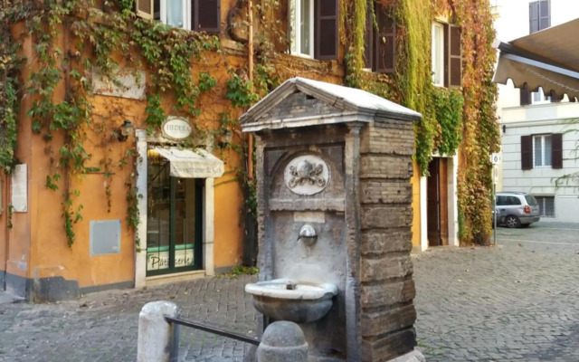 Sylvia Stylish Vatican Apartment