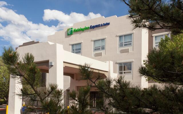 Holiday Inn Express And Suites Santa Fe, an IHG Hotel