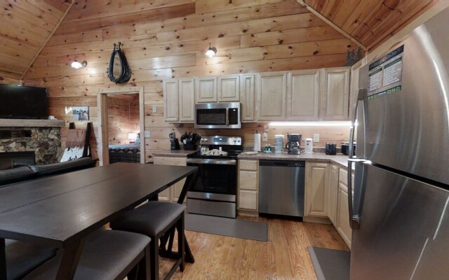 Pleasant Hollow 2 Bedroom Cabin by Redawning