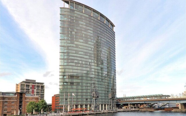 1 Bedroom Apartment With Panoramic Views In Docklandsv