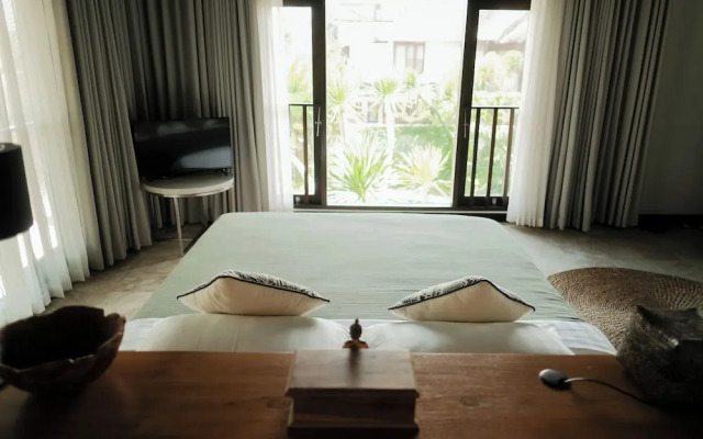 Wave House - Surf Camp