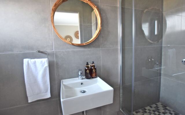 Dolphin House Apartments