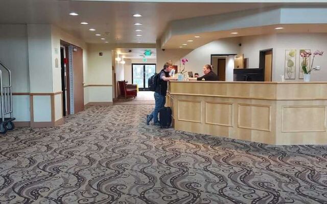 Pacific Sunrise Inn & Suites