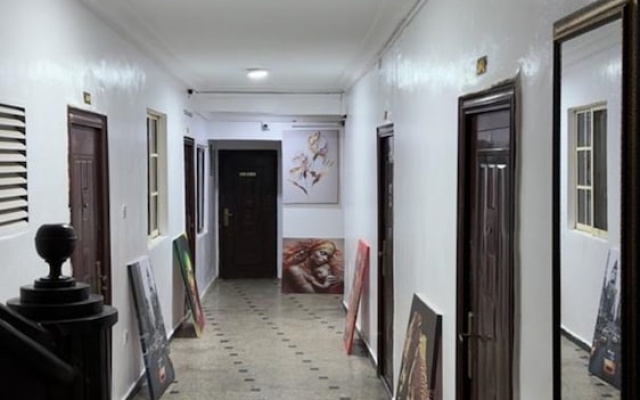 Quaters Inn & Suites