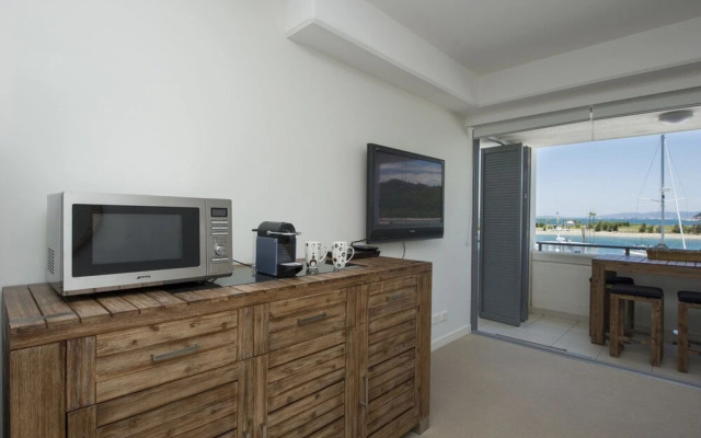 Blue on Blue Studio Room 1272