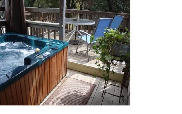 Equinox Inn at Canyon Lake