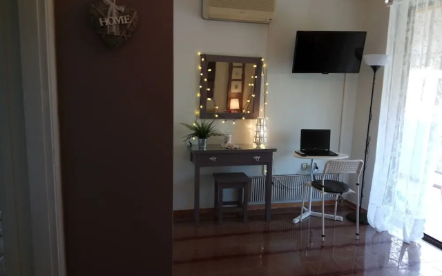 Top floor cozy apartment near the beach