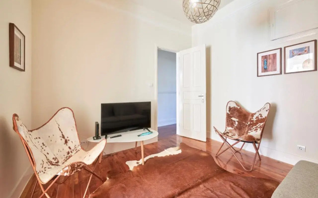 Quiet and Central 2BR APT, By TimeCooler