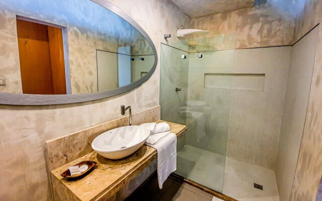 Cocoon Hotel & Lounge