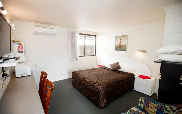 A & A Lodge Motel Emerald