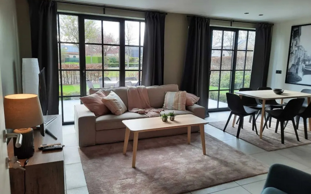 Beautiful Holiday Home in Vlaanderen With Shared Pool
