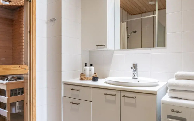 Stylish 1br with balcony & private sauna