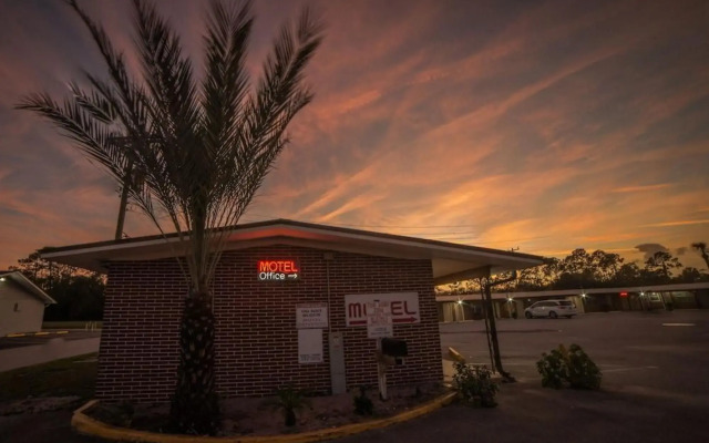 Deluxe Inn
