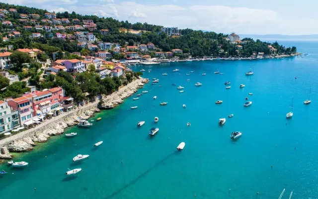 Stylish Two Bedroom Apartment in Labin